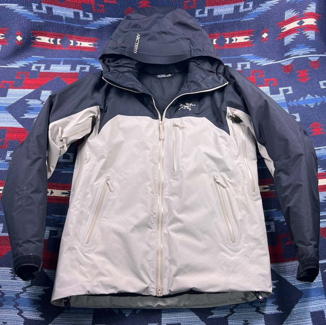 ジャケット・アウター ARC'TERYX Beta Jacket Rune 24AW Arc'teryx Beta Insulated Jacket Mens M Black / Rune Goretex