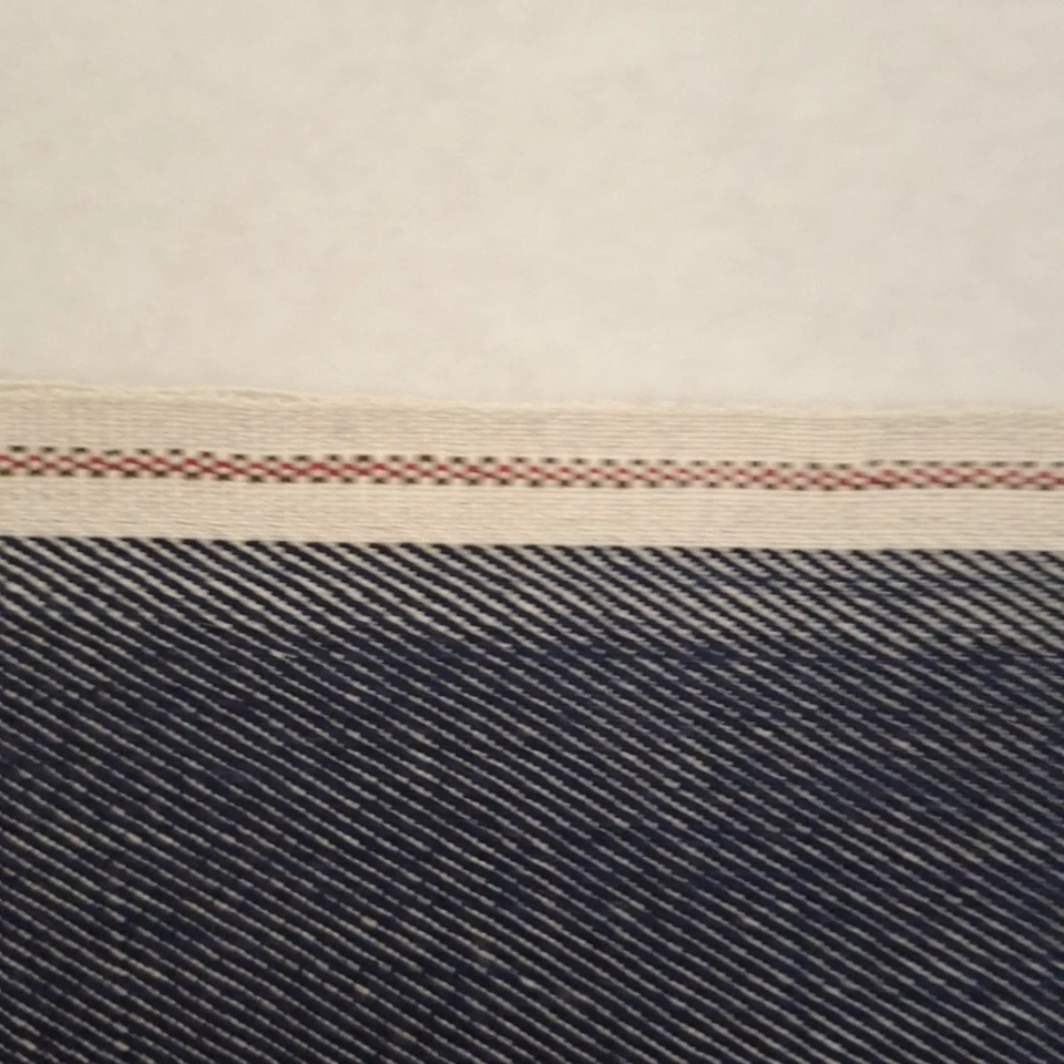 Tela Denim De Colección Azul Índigo Línea Roja Ribete 50" W x 38" L Foto 4 de 4