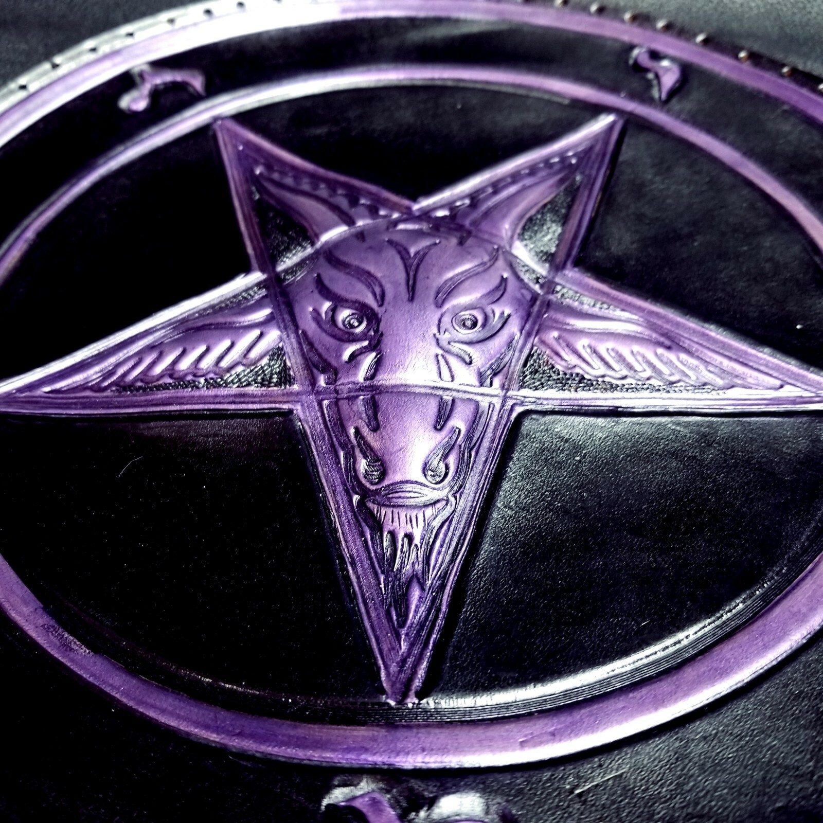 BAPHOMET SIGIL PURPLE GENUINE LEATHER BACK PATCH - Afbeelding 2 van 3