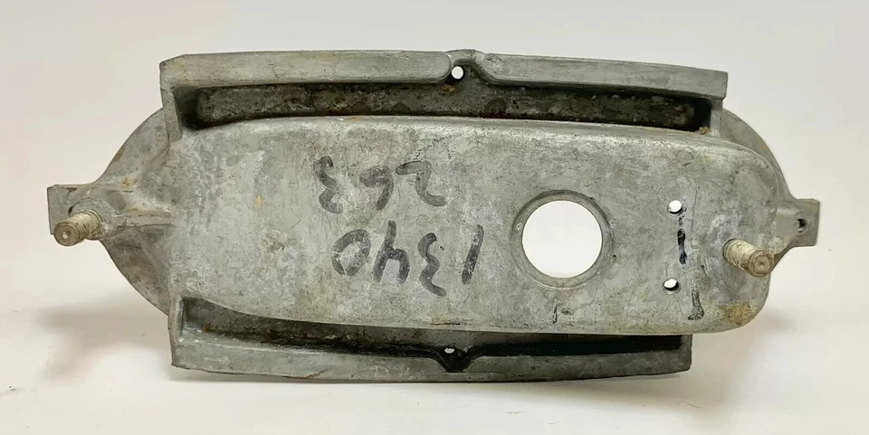 Carcasa de luz de freno trasera derecha del pasajero DeSoto 1950-1951 1340263 NOS. Foto 2 de 4