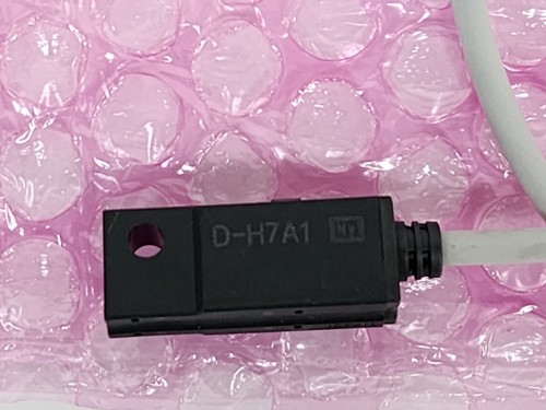 NEW SMC D-H7A1 SOLID STATE AUTO SWITCH DH7A1, 0.5METER CABLE 3WIRE - Picture 2 of 3
