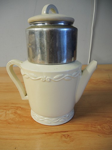 VINTAGE PORCELIER VITREOUS DRIP COFFEE MAKER -DUTCH GIRL & BOY - 1930'S - CHIP - Picture 2 of 12