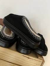 Tasman Style Black Slipper 