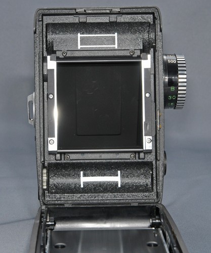 Rolleiflex SLX with 80mm Lens - Picture 10 of 11