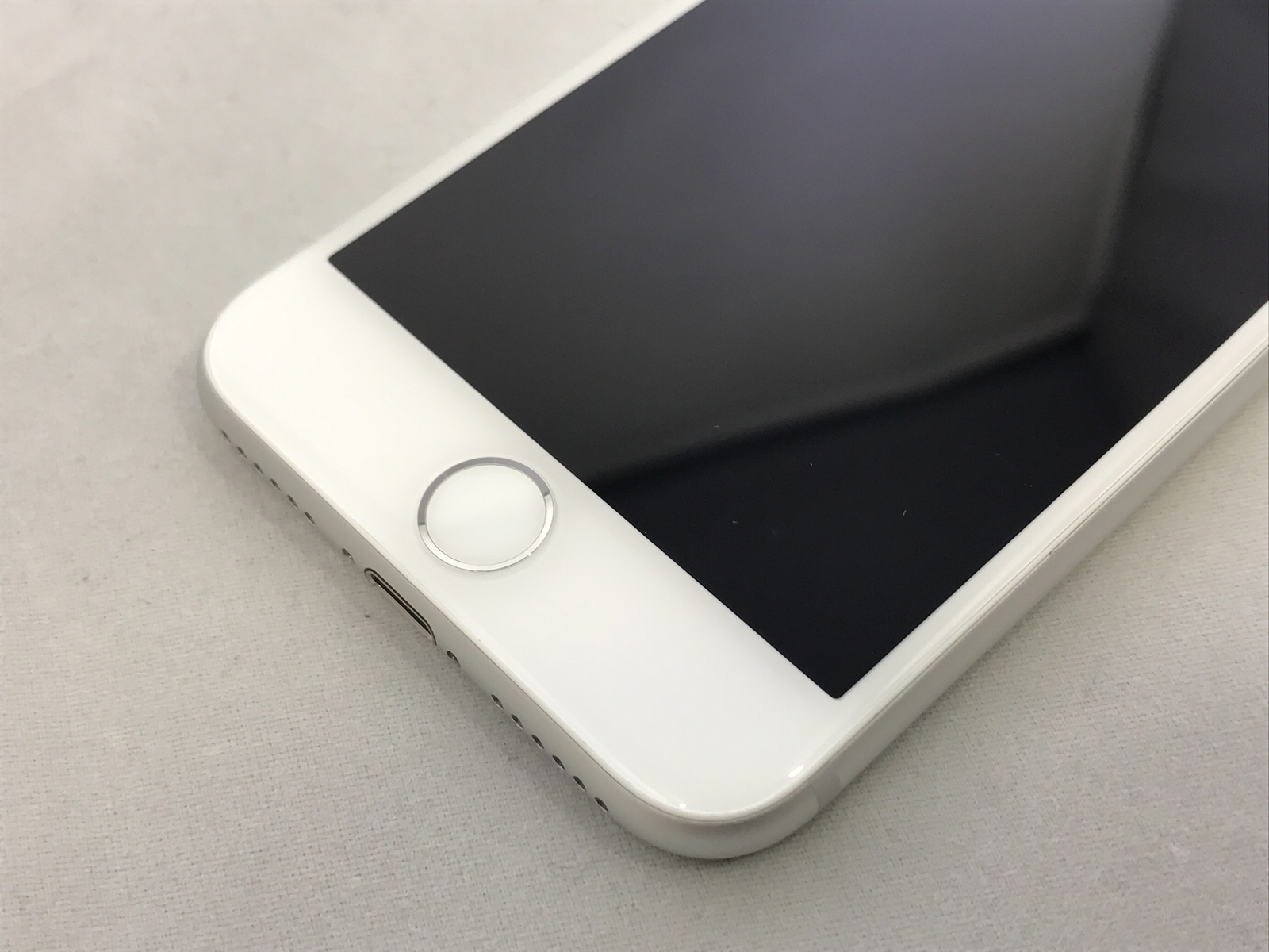 Apple iPhone 7 128GB Silver Unlocked Very Good Condition