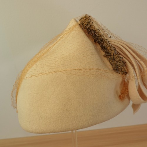50s Vintage Cone Hat Womens Cream White Felt Veil Beaded Bow Fascinator Cocktail - Picture 7 of 9
