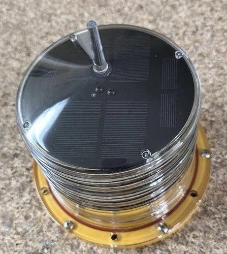 Lámpara Solar Estroboscópica Roja para Obstrucción con Base, Autónoma y Segura. - Picture 13 of 17