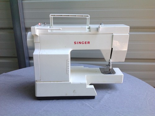 Macchina da cucire Singer 5825C, così com'è per ricambi o riparazioni - Foto 4 di 10