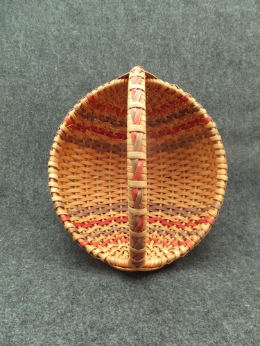 Hand Made Egg Basket Signed Kreider with Two Hearts after Tri Colored Reeds - Picture 5 of 7