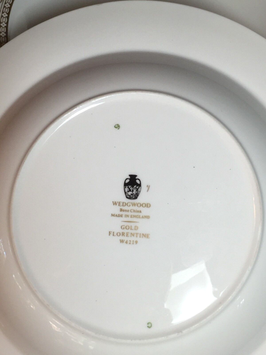 Wedgwood Gold Florentine 8" Rimmed Soup Bowl Fine Bone China ENGLAND - Picture 4 of 12