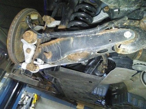 05-23 Chrysler 300 Left Driver Lower Control Arm Rear Center Spring Perch - Picture 3 of 12