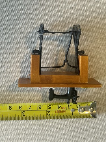 Antike Puppenhaus Möbel Nähzimmer Tisch Zubehör & Uhr Holz Fotos - Bild 10 von 10