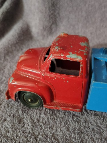 Vintage 1950s Irwin Red & Blue Metal Toy Tow Truck - Picture 4 of 11
