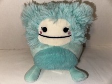 Squishmallows 8" JOELLE Big Foot aqua blue body RARE Yeti Kellytoy Plush