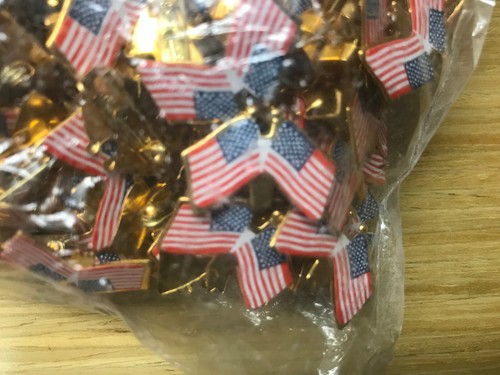 Vintage 144 TOYS Collectible Pins: Double American Flag Made in Hong Kong, KIPP - Picture 5 of 5