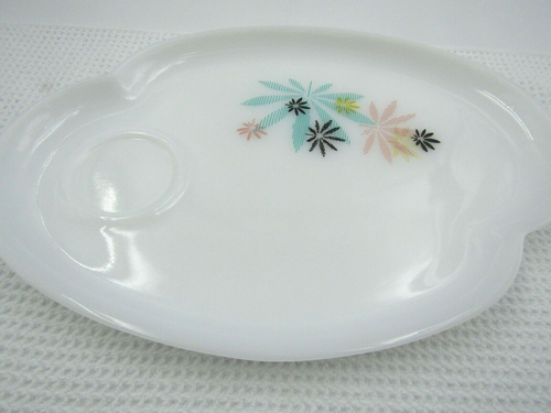 Vintage Milkglass Tea Cup And Cookie Plate Gift Set. Set of 4 - Picture 4 of 8