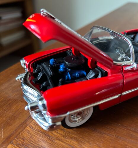 Welly 1:24 Scale Die-cast 1953 Cadillac Eldorado Red Convertible - Picture 14 of 20