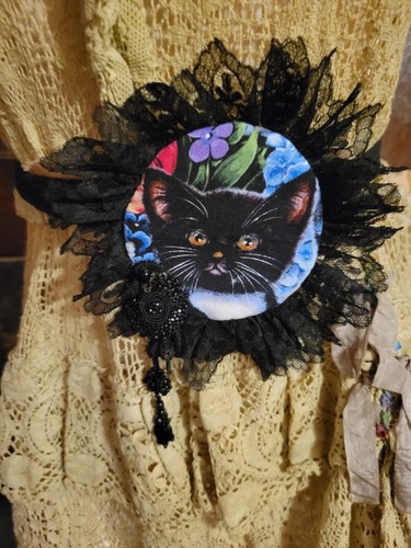 FOR CAT LOVERS Quilted Jabot, Necklace, Belt with Antique Lace & Beaded Trim - Picture 1 of 15