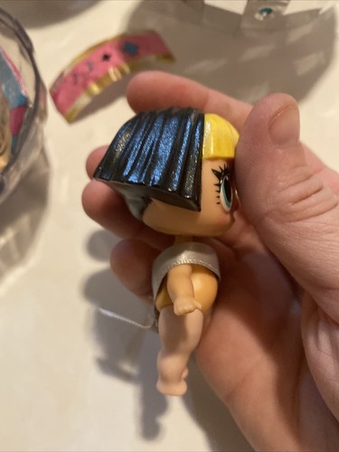 LOL Surprise Doll Queens Selfie Queen Doll - Picture 9 of 9