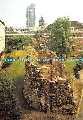 D050620 Römische und mittelalterliche Stadtmauer und Verteidigung vor dem Museum. Museumswitz