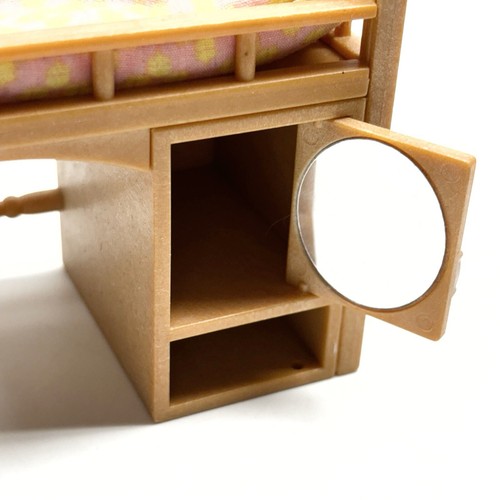 Doll Furniture Sylvania families/Epoch Bed Vintage calico critters - Picture 4 of 9