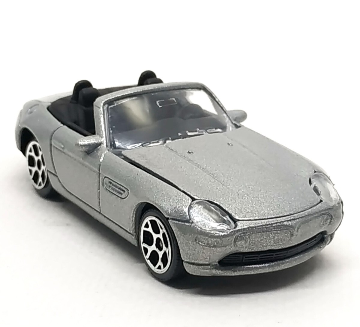 ミニカー HOT WHEELS   BMW  Z8 Hot Wheels BMW Z8 SILVER 1:18 Scale Diecast. In Original Box
