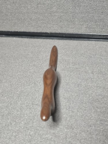 Alter Brieföffner handgeschnitzt Nussbaumholz Otter - Bild 3 von 4