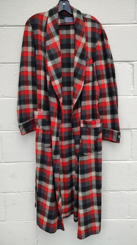 Pendleton 1960's vintage Red Black Gray Plaid Robe with Belt Size M Made in USA - Picture 7 of 13