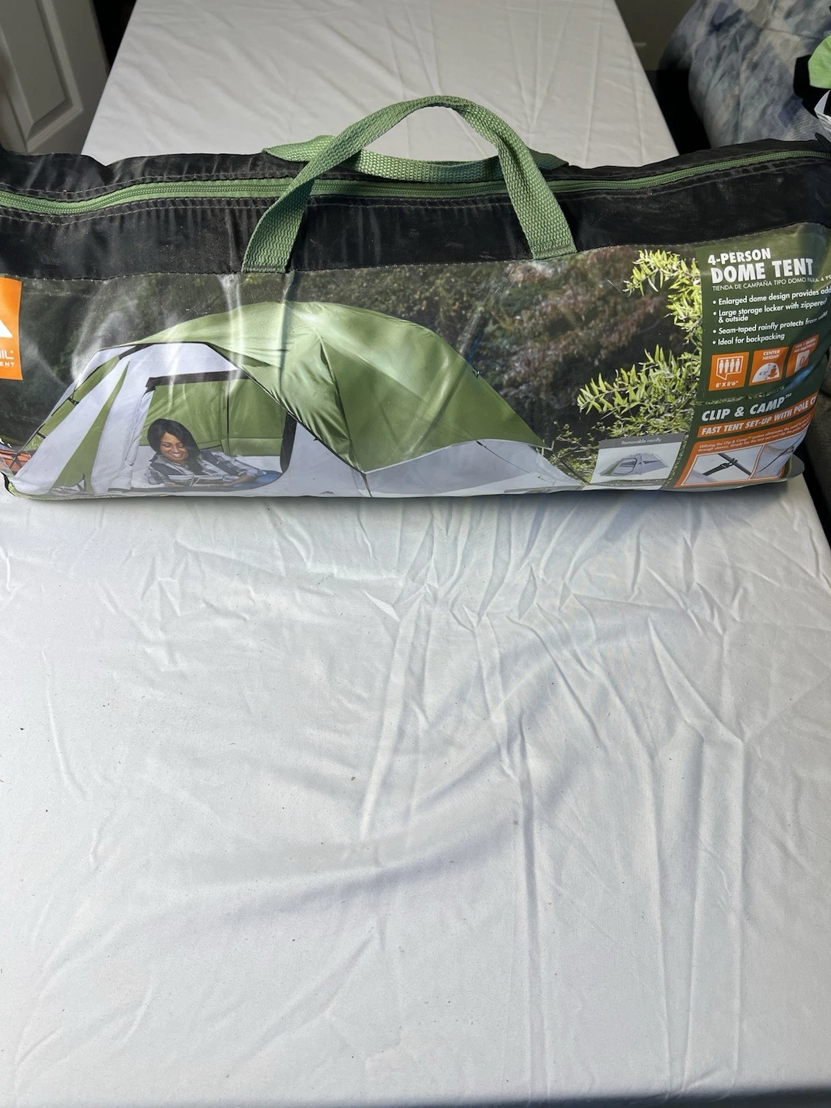 Ozark Trail 4-Person Dome Tent Green Clip & Camp Fast Set Up WT2208085