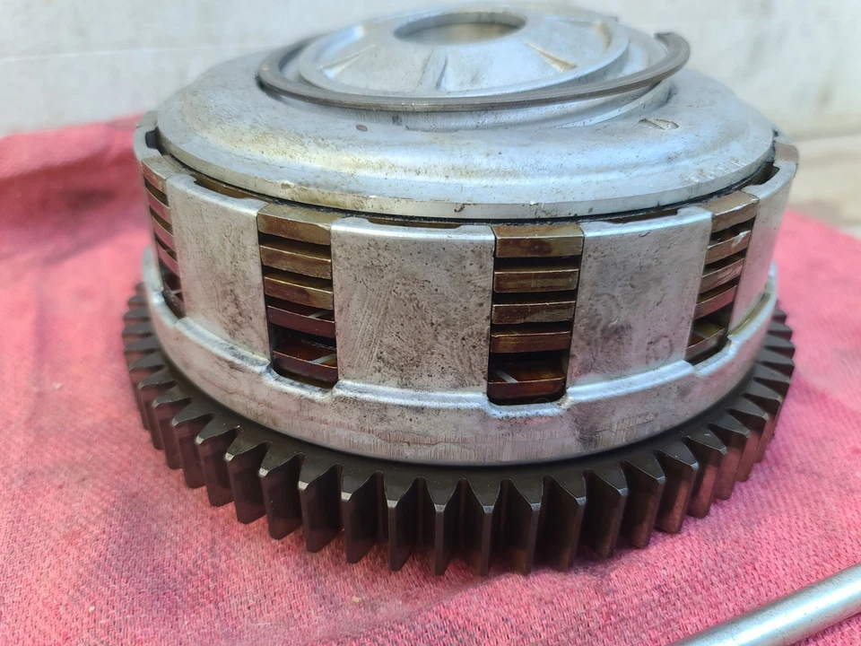 Honda Shadow VT700C 700 1986-1987 OEM cesta de embrague con varilla de empuje y engranaje Foto 2 de 4