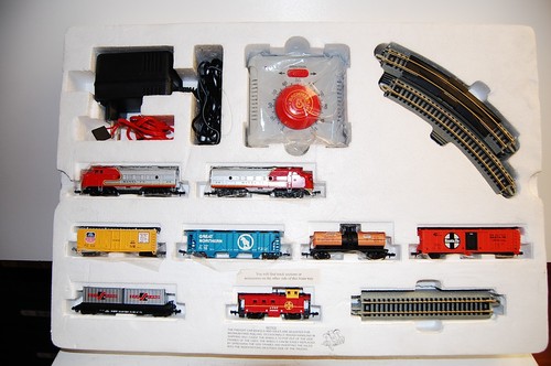 Bachmann 24008 N Scale Train Set Explorer Diesel Locomotive Santa Fe BN 215 OVP - Picture 3 of 12