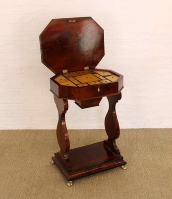 Antiker Biedermeier Mahagoni Nähtisch um 1825-1830