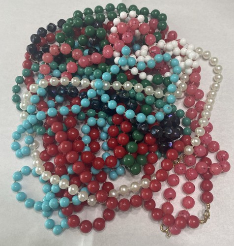 Konvolut 9 Vintage Halsketten mehrfarbig Kunststoffperlen rot rosa grün weiß - Bild 1 von 9