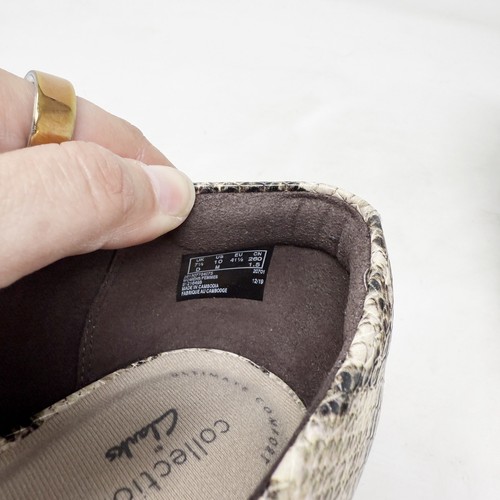 Clarks Talla 10 M Taupe Estampado Serpiente Punta Baja Gatito Tacones Cómodos Acolchados - Imagen 10 de 12