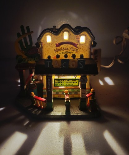 LEMAX Lighted Building Mama's Cocina 75527 5.5" X 6" X 6" In Original Packaging - Picture 3 of 7