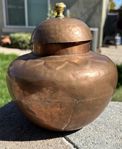 Vintage Solid Copper Jardiniere w/Lid - Hammered Finish with Brass Handle 9.5” - Picture 7 of 8