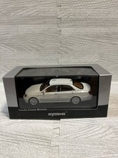 Kyosho 1/43 Toyota Crown Majesta Mini Car White Pearl Crystal, NIB, boxed