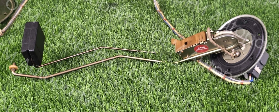 Bomba emisora de combustible Lexus LS400 1998-2000 assebly OEM usada: se adapta a celsior UCF20 21 Foto 3 de 4