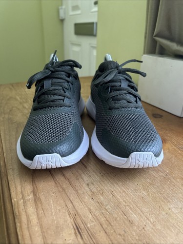 Boys Under Armour Size 5 excellent condition - Picture 6 of 11
