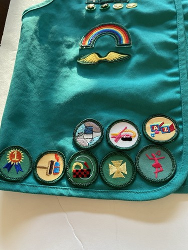 Girl Scout Vest 15 Patches 6 Pins 14-16 - Picture 3 of 5
