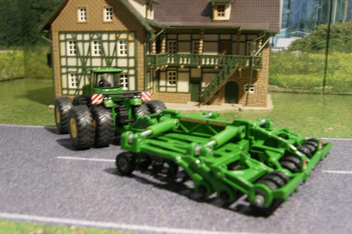 Siku 1856 John Deere 9630 Tractor with Amazone Centaur Cultivator Harrow 1:87 - Picture 2 of 3