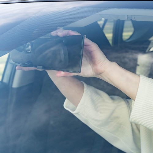 Wide Angle Anti-Glare Rearview Mirror - Perfect for SUVs and Family Cars - Picture 8 of 11