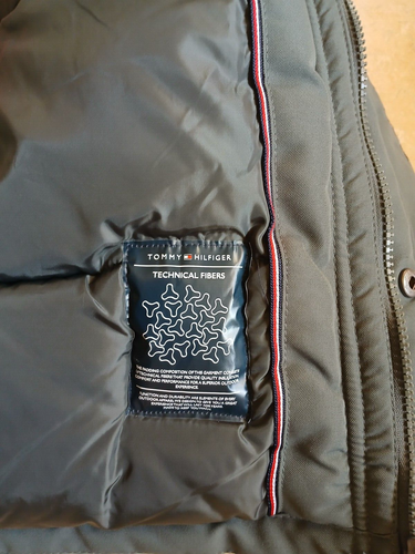 Tommy Hilfiger - parka ragazzo 152 cm usato in ottime condizioni - Foto 8 di 9