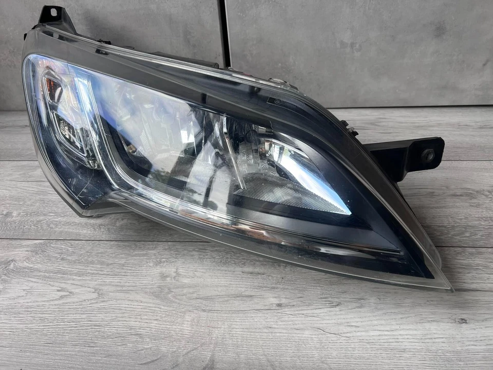 FARO DERECHO PEUGEOT BOXER 2015-2024 (LADO CONDUCTOR REINO UNIDO) Foto 2 de 4