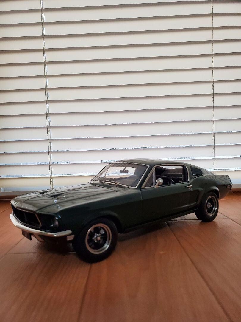 1/18 AUTOart Ford Mustang GT 1968 STEVE McQUEEN Green w/ Box 1/18 AUTOart Ford Mustang GT 1968 STEVE McQUEEN Green w/ Box