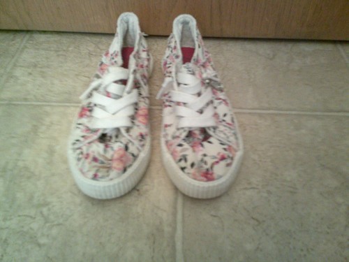 BLOWFISH MALIBU Youth Size 2 Colorful Floral Sneakers - Picture 1 of 5