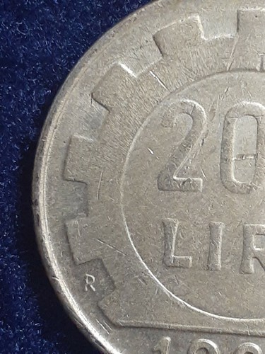 1986 Italy 200 Lire Woman Head with long curly hair, Square toothed gear 5g 24mm - Picture 3 of 10
