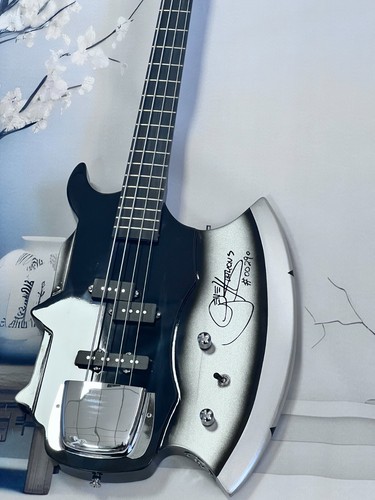 Un bajo eléctrico hacha muy bonito, enviado por el fabricante - Imagen 1 de 20