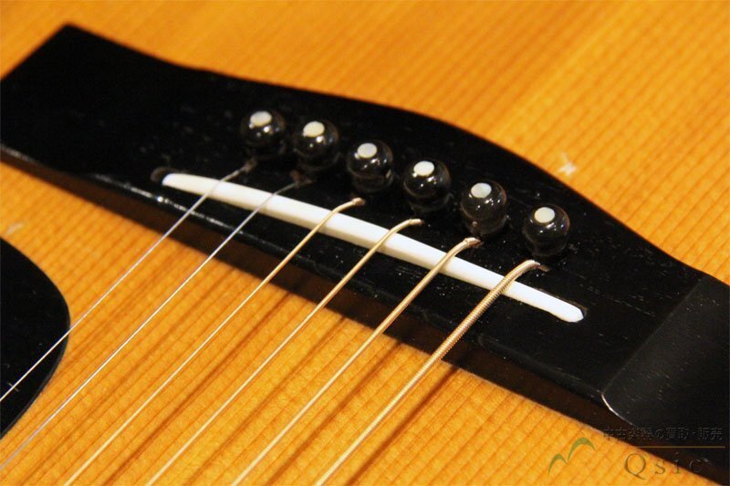 Yamaha FG-403 Acoustic Guitar, Used, Many Scratches, Beige Yamaha FG-403 Acoustic Guitar, Used, Many Scratches, Beige
