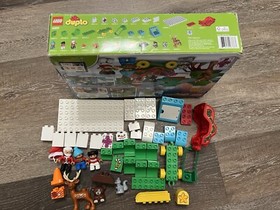 LEGO DUPLO 10837 Santa's Winter Holiday Complete Set (2017 Retired)